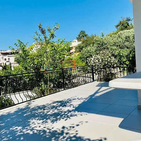 Kusadasi'nda Sessiz Sakin Bir Nida 6 *